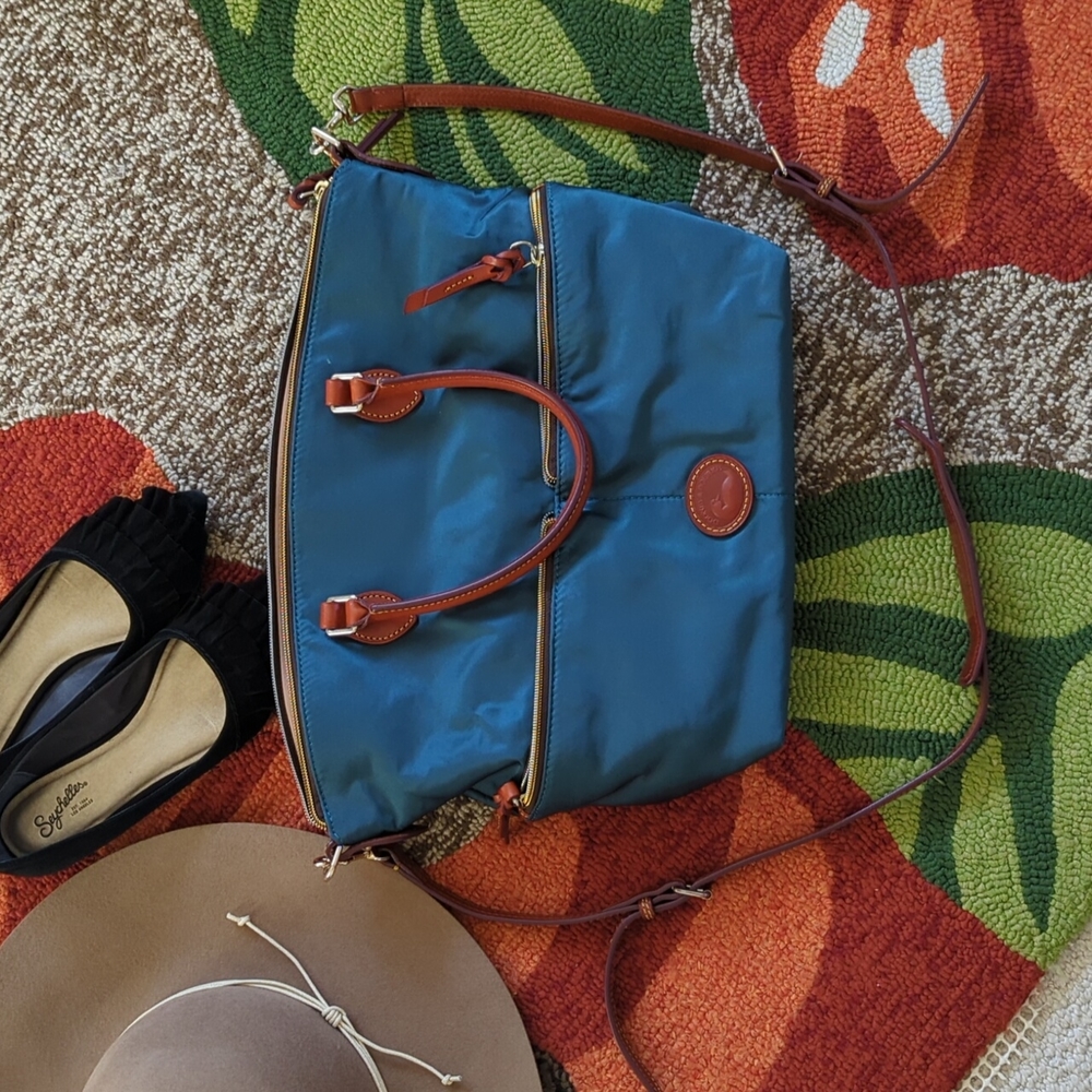 EUC Dooney and Bourke Large Satchel